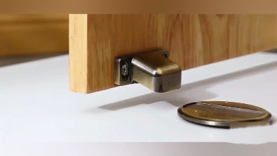 Magnetisk dörrstopp och dörrhållare 